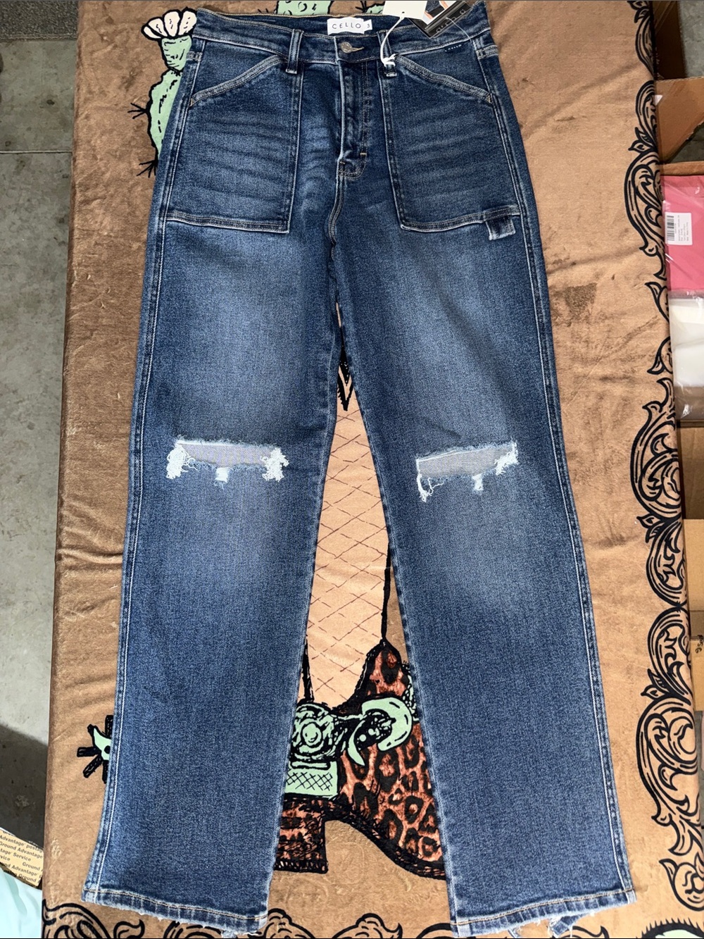 NWT Women’s Cello Distressed Jeans With Pockets